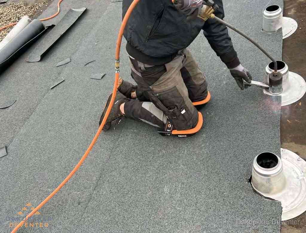 Dakdekker Bitumen Branden Dakdoorvoer Deventer Dakdekker Bitumen Branden Dakdoorvoer Deventer
