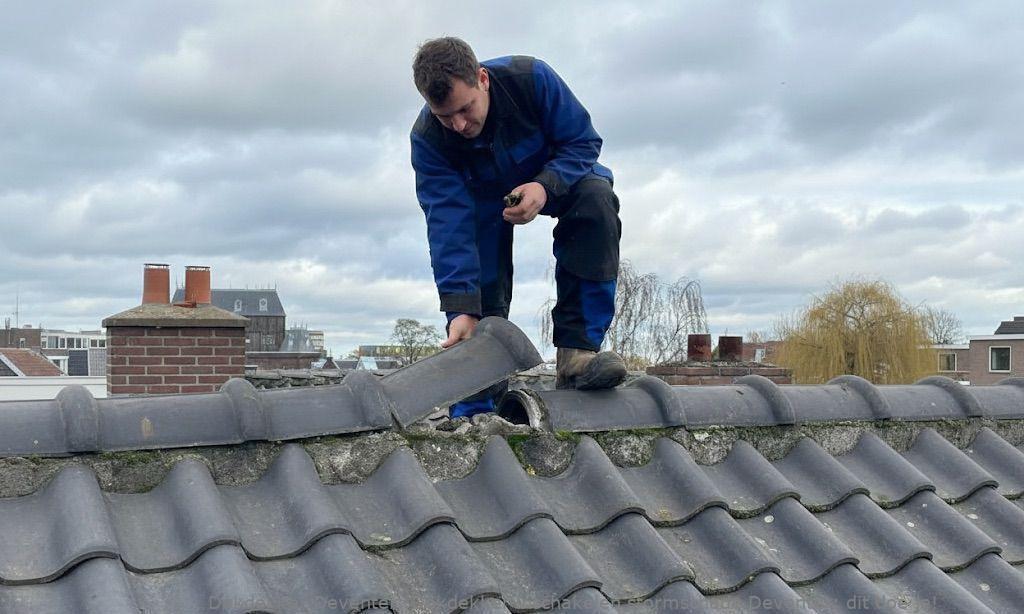 Dakdekker inschakelen stormschade Deventer: dit doe je!